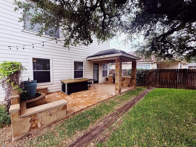 Building Photo - 820 Rusk Rd