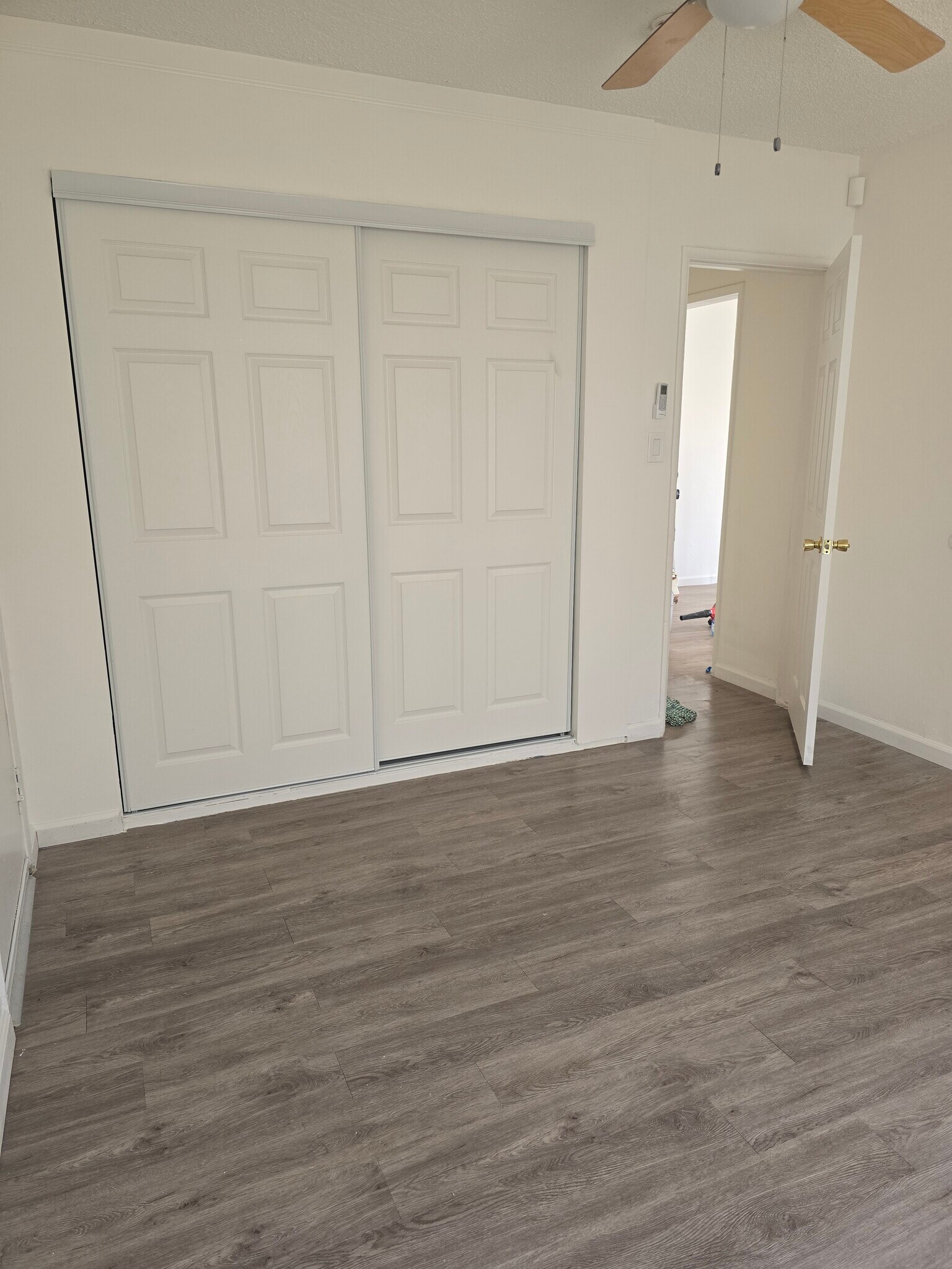 Building Photo - 10210 S Main St