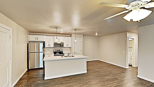 Building Photo - 3 Bedroom 2 Bath Duplex Near Tinker AFB!