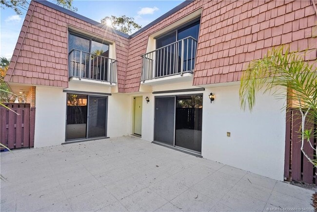 Building Photo - 2930 SW Sunset Trace Cir