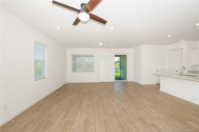 Building Photo - 3451 SW Blackberry Ln