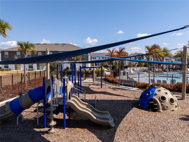 Building Photo - 5090 Shady Pnes Dr