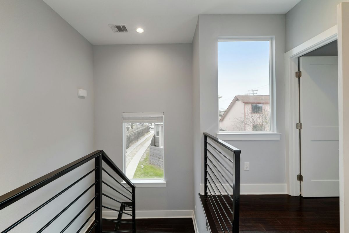 Building Photo - 6902 Carver Ave