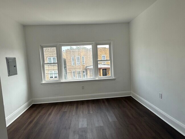 Building Photo - 1403 8th St