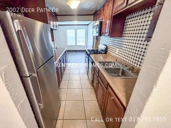 Building Photo - 2002 Deer Path Dr