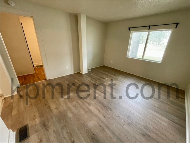 Building Photo - 303 Chestnut St