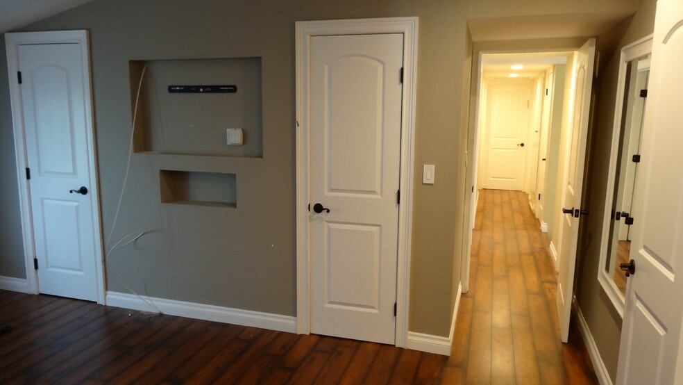 Building Photo - 12913 Winthrop Ave