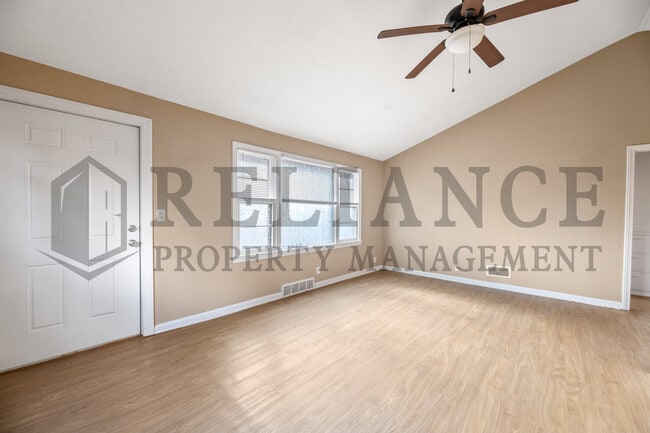 Building Photo - 2118 E 1st St N