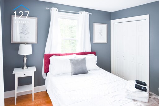 Building Photo - Spacious 4-Bedroom Residence in a Prime Location!