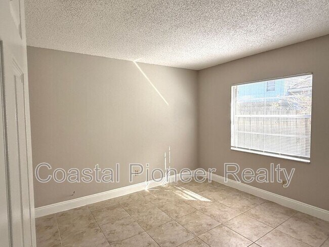 Building Photo - 606 Sandy Creek Dr