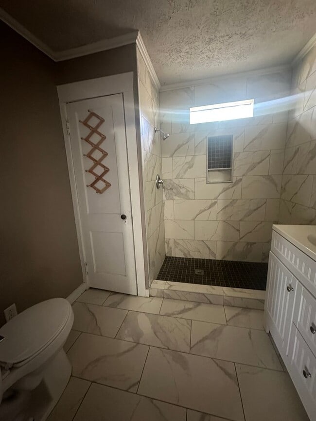 Building Photo - 3 Bed/1 Bath House