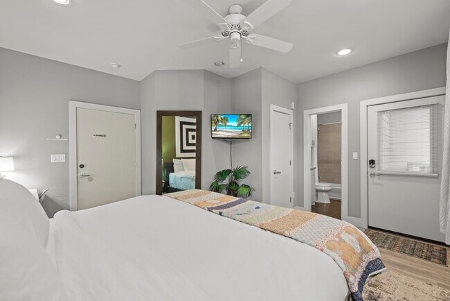 Building Photo - 2119 Hadley St