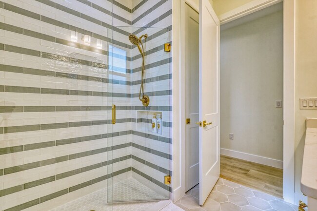 Building Photo - 2215 Amnesty Dr