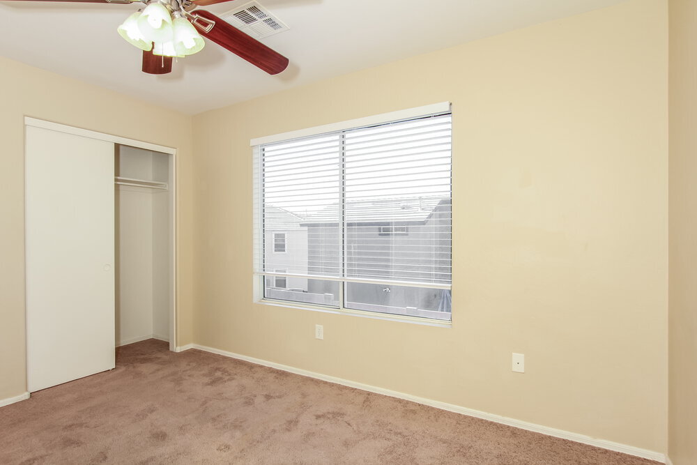 Building Photo - 7014 S 40th Ln