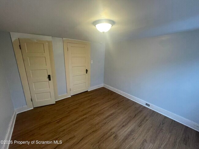 Building Photo - 949 N Irving Ave