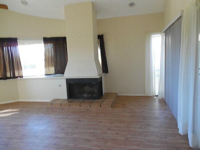 Building Photo - 12 Hallmark Dr