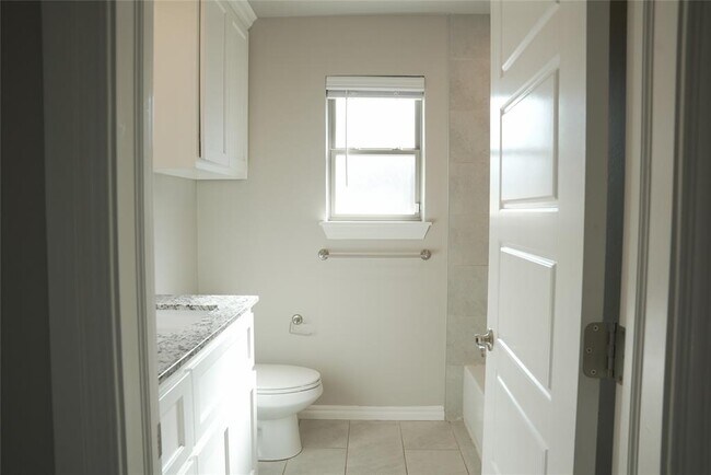 Building Photo - 5216 Bing Cir
