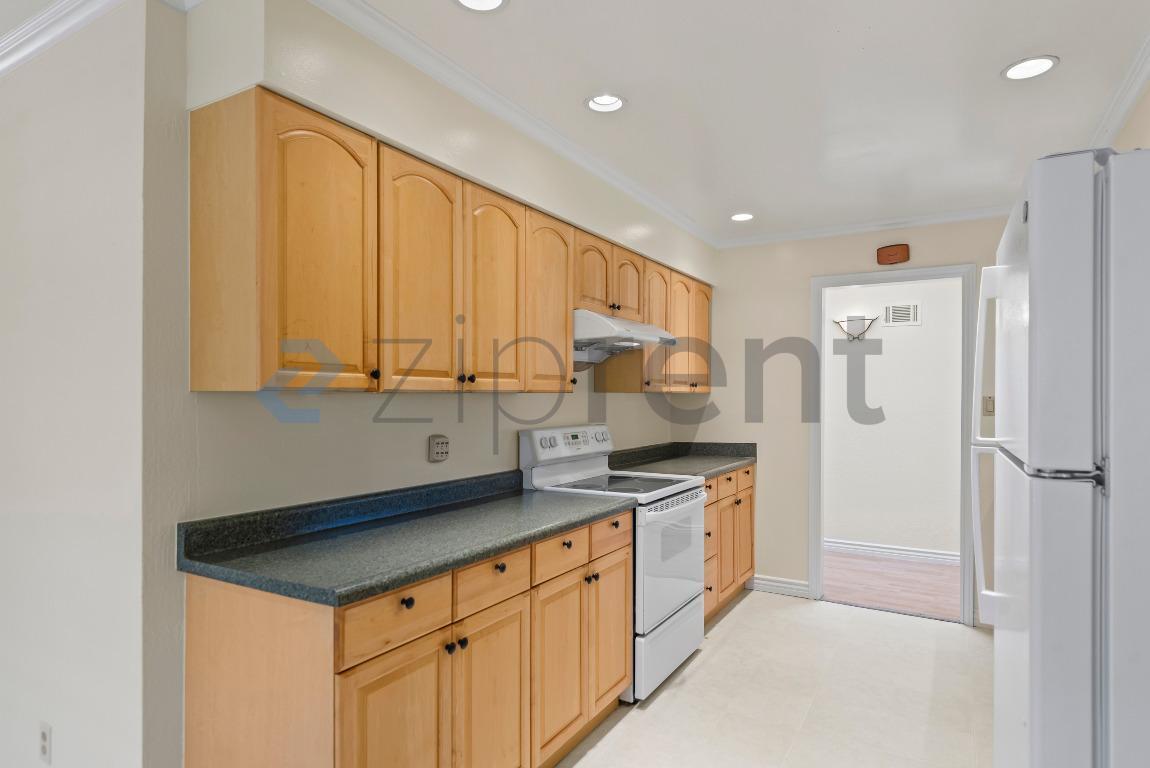 Building Photo - Unit n/a