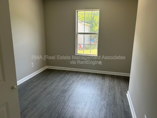 Building Photo - 305 E Quilly St