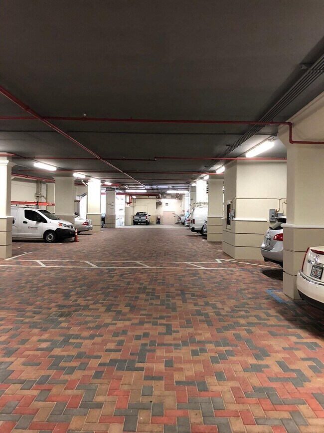 Building Photo - 801 S Olive Ave