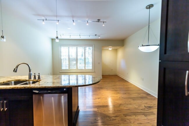 Building Photo - 266 E Gay St