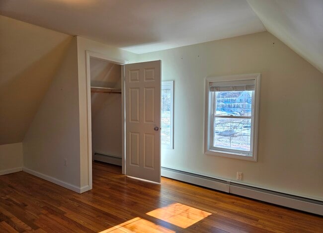 Building Photo - 674 Main St