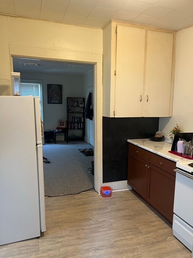 Building Photo - 412 N Linn St