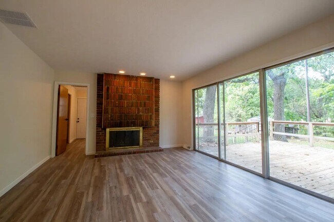 Building Photo - 4 Bedroom 3 Bathroom 2 Car Garage