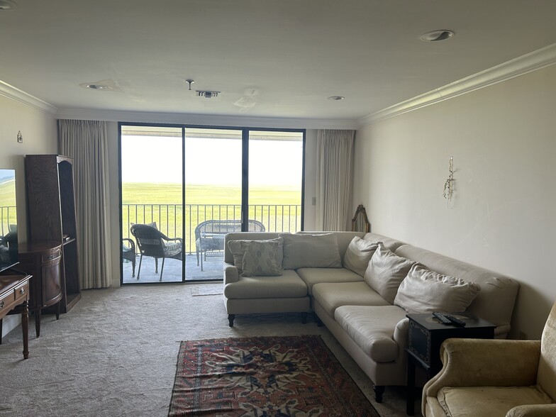 Building Photo - 1 Marina Dr