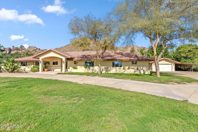 Building Photo - 5310 E Camelback Rd