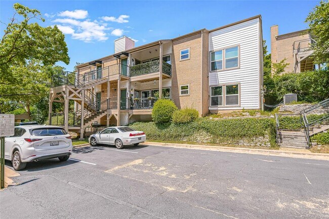 Building Photo - 6600 Valleyside Rd