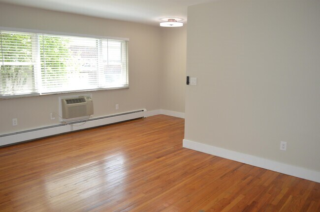 Building Photo - 455 Fairview Ave