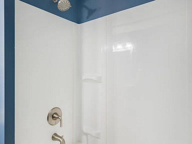 Building Photo - Updated 4 Bed 2 Bath Townhouse in Lancaster City!