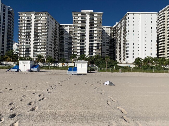 Building Photo - 6039 Collins Ave