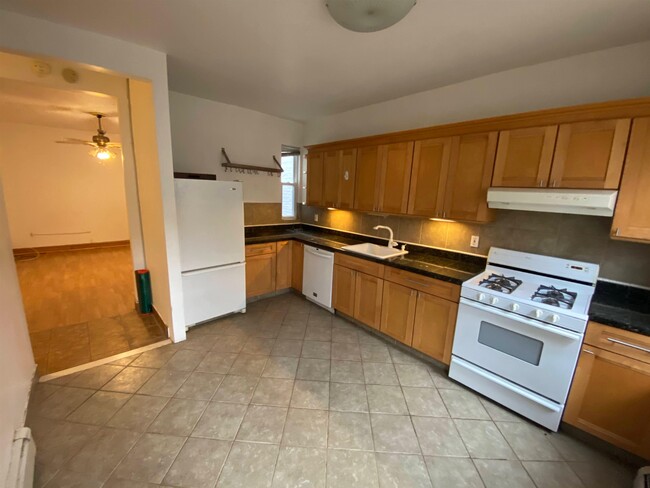 Primary Photo - 127 67th St