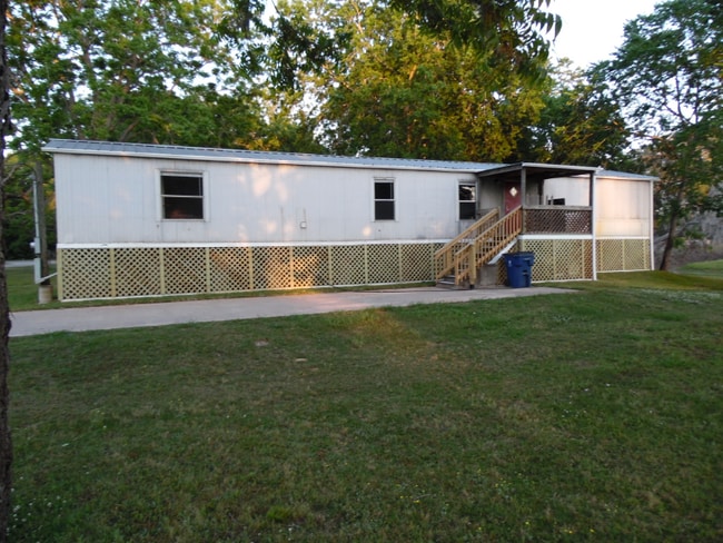 Building Photo - 111 Spur