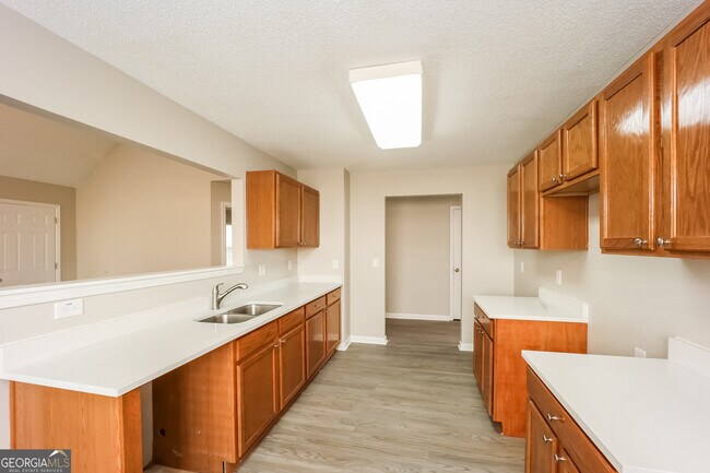 Building Photo - 5760 Sable Glen Rd