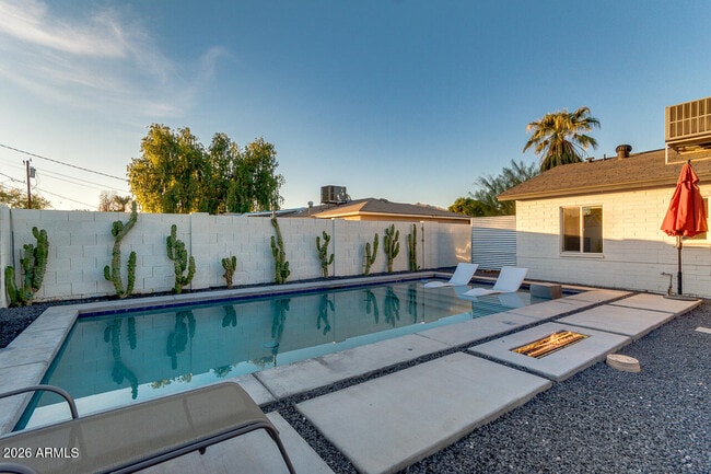 Building Photo - 6929 E 6th St