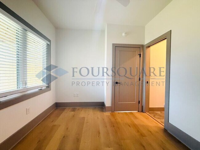 Building Photo - Modern 4-Bed / 4 Bath Townhome with Fireplace, Outdoor Spaces & Fenced Yard – Inside the Beltline...