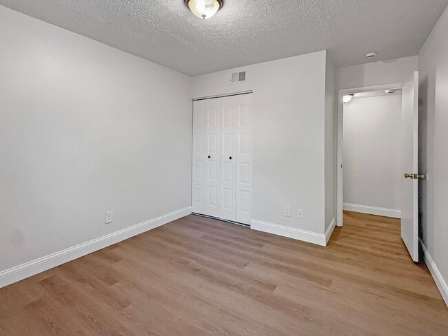 Building Photo - RENTAL SPECIAL Evansville, Indiana*** 2 Bed 2 Bath $1079.00/mo***No Deposit $0