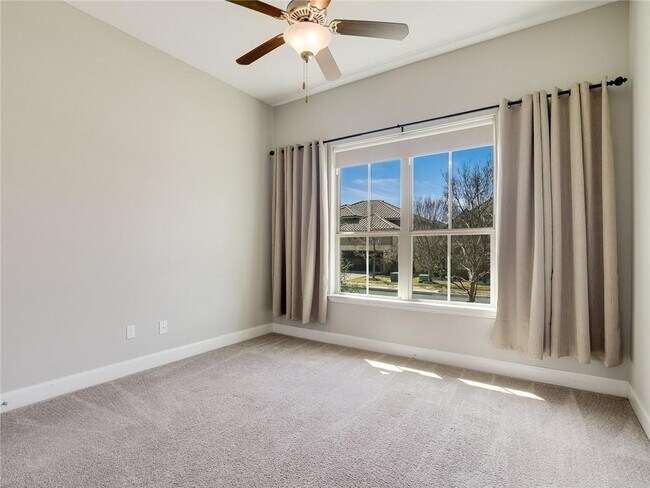 Building Photo - 305 Maxwell Way