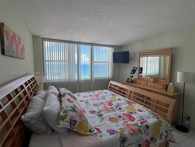 Building Photo - 3180 S Ocean Dr