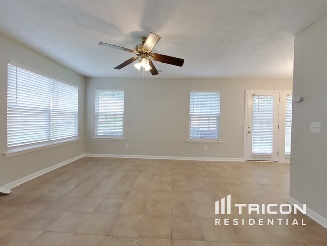 Building Photo - 261 Silver Ridge Dr