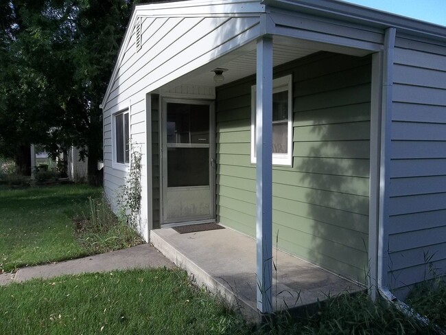 Building Photo - Comfortable Living Just Minutes from Old Town | Cozy 2-Bedroom Home