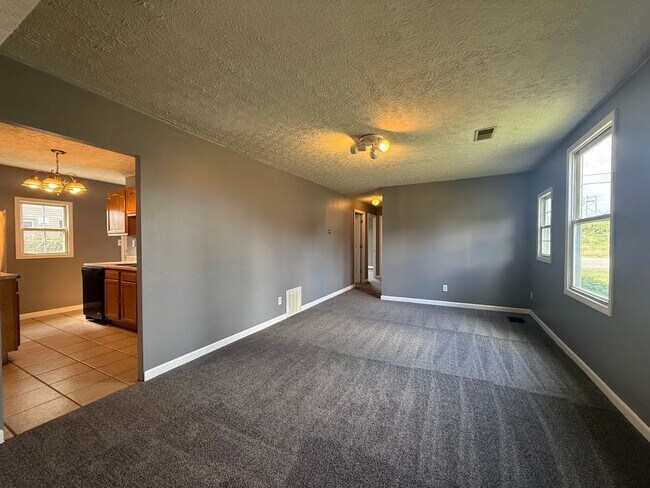 Building Photo - 638 Clifford Ave