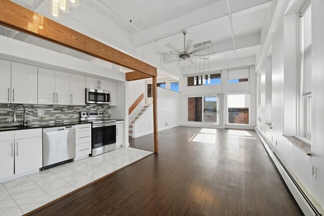 Building Photo - 15 E Park St