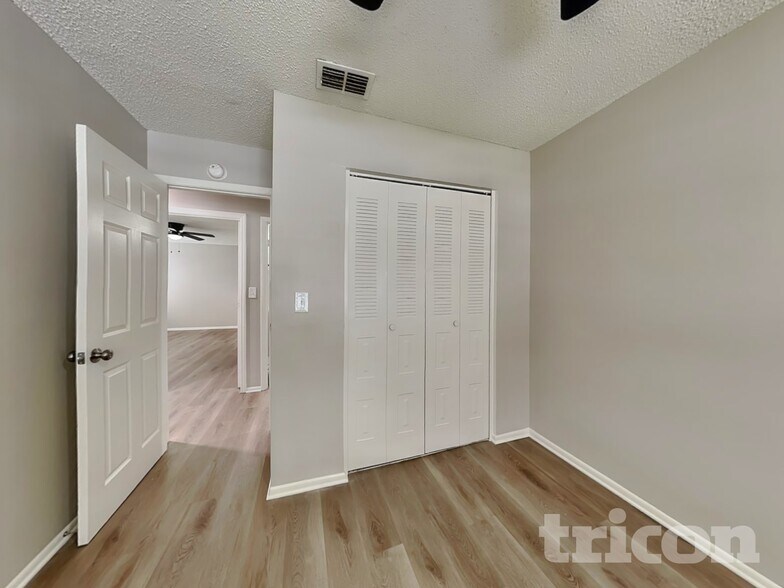 Building Photo - 4624 S Country Hills Ct