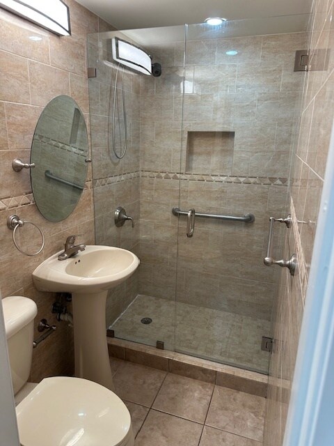 Building Photo - 218 E 18th St