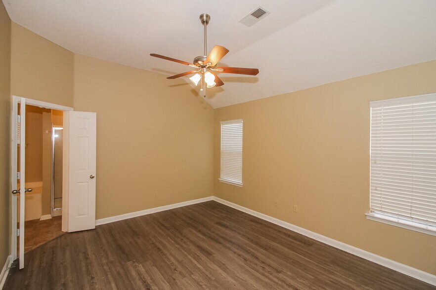 Building Photo - 8207 Cross Point Dr
