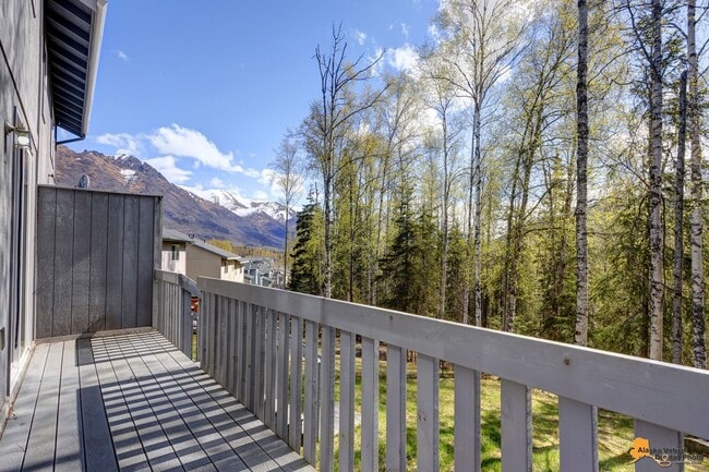 Building Photo - Beautiful 3-Bedroom Half Duplex in Eagle R...